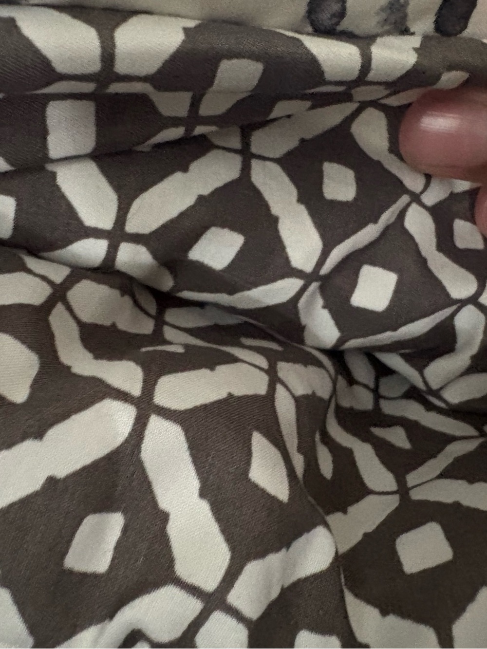 Queen Reversible Comforter Set - - Picture 2 of 4